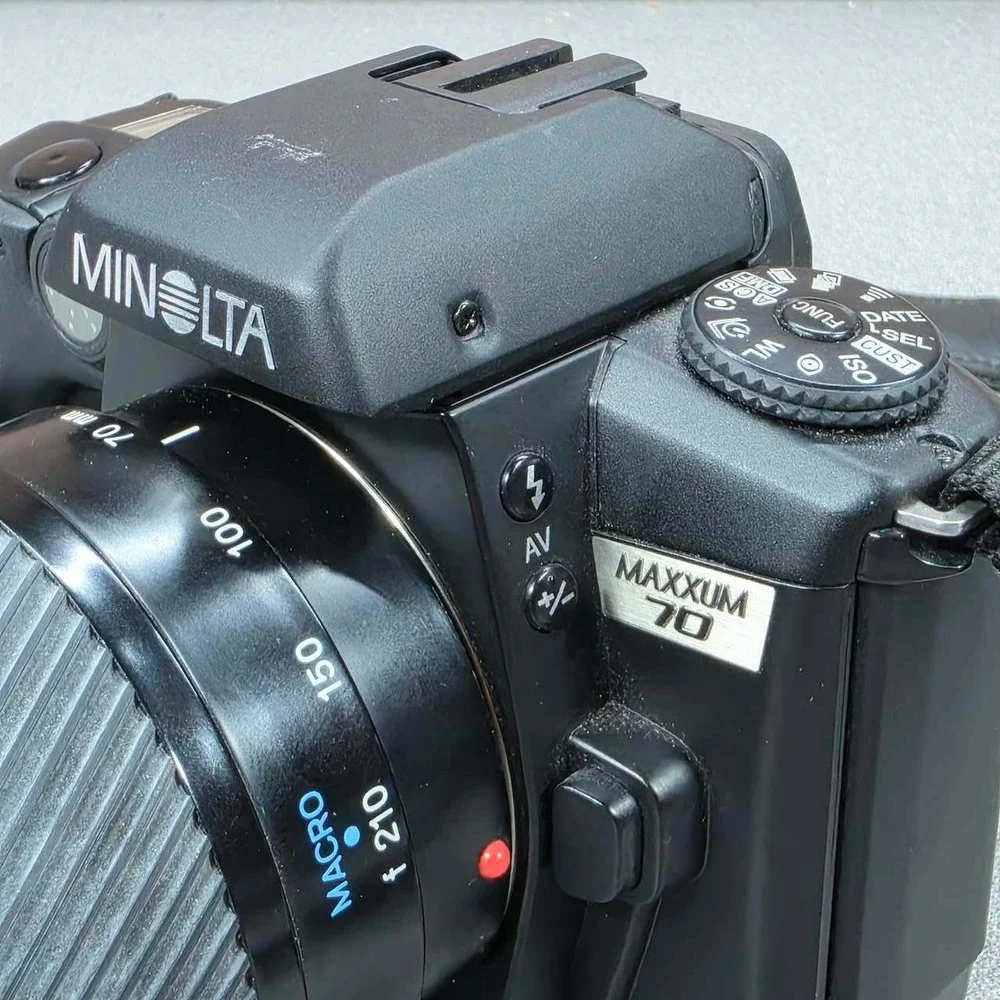 Minolta Maxxum 70 SLR Film Camera 35mm Excellent 70-210mm f/4.5-5.6 lens Works.